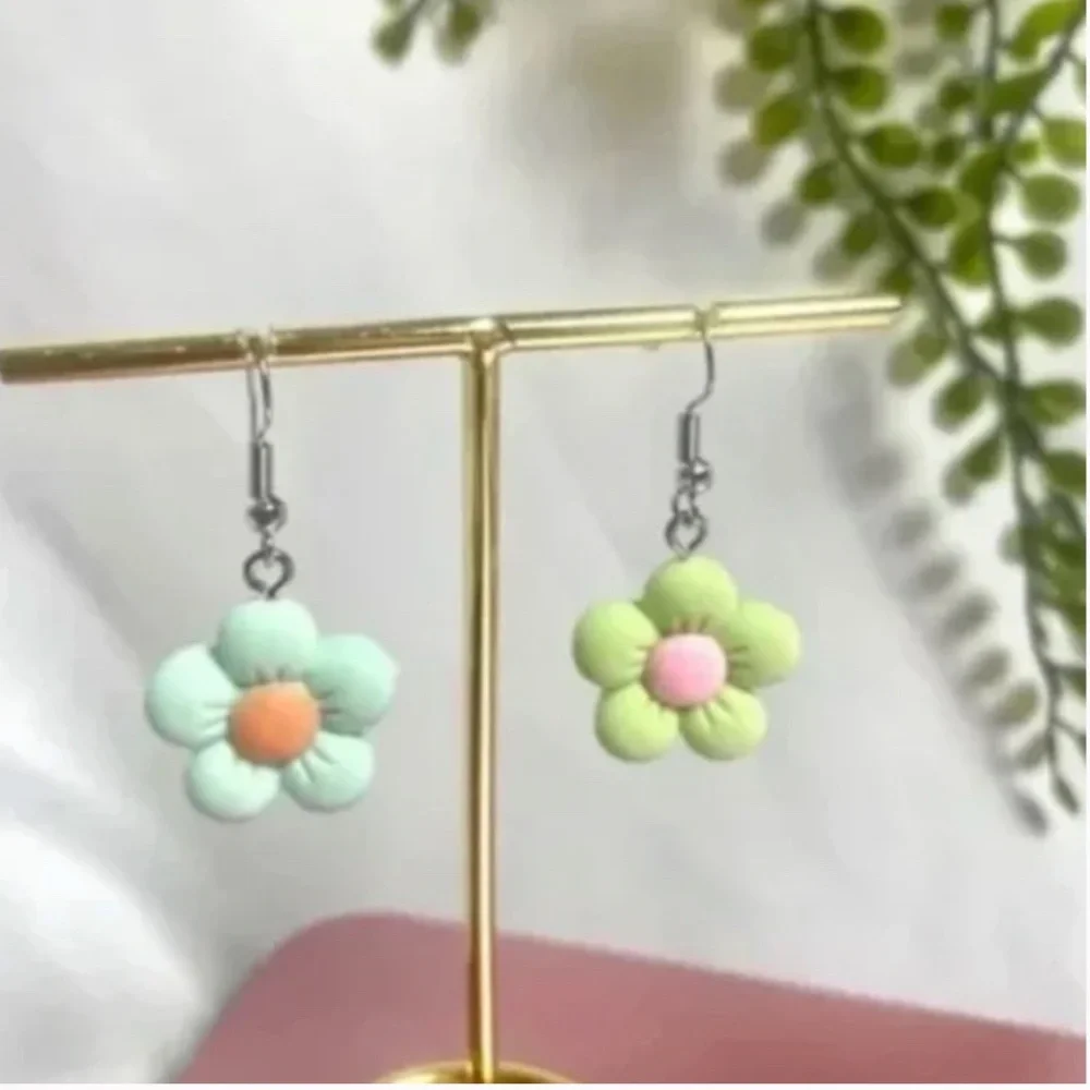 ❤️ FREE Daisy Monochrome Multicolor Chic Trendy Modern Girly Flower Hip Earrings